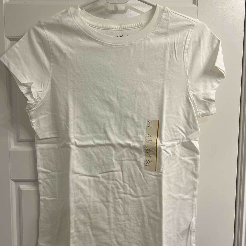 NEW Universal Thread T shirt